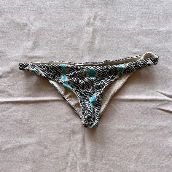 ACACIA SWIMWEAR size Med bottoms in Thai - Picture 1 of 3
